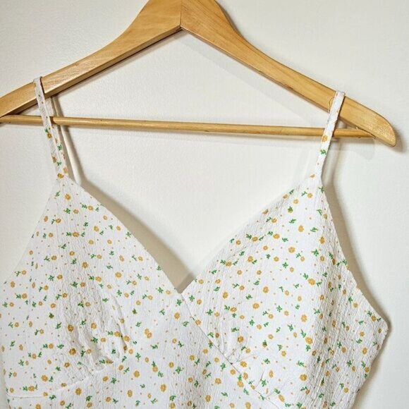 EUC LIKE NEW SHEIN DITSY FLORAL CROPPED BRALETTE TANK TOP SIZE LARGE - Picture 4 of 10